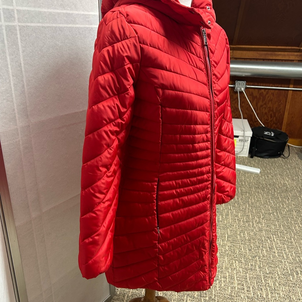 Red Hooded Puffer Coat - Picture 5 of 6